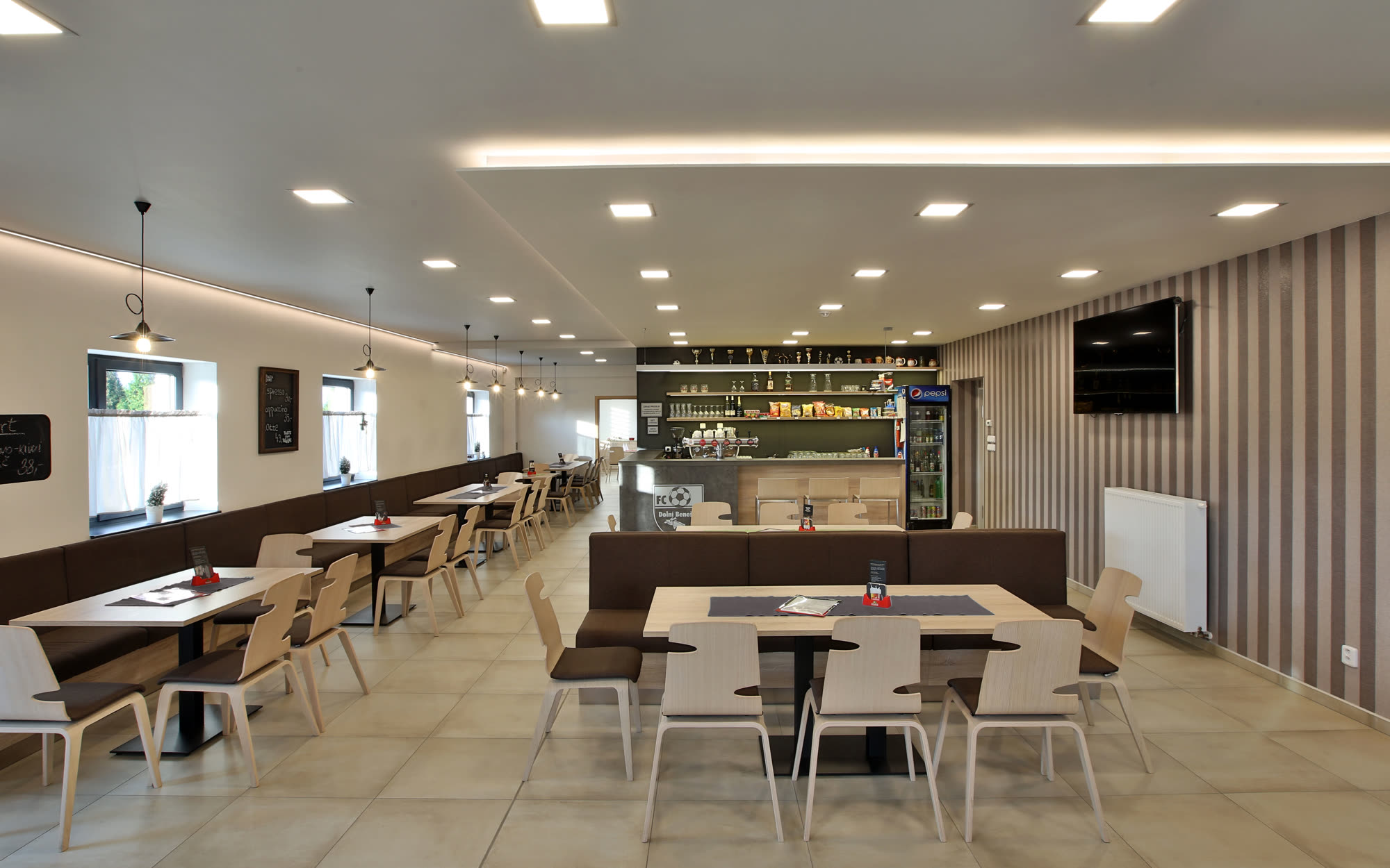 Restaurace a salonek — fotografie 13