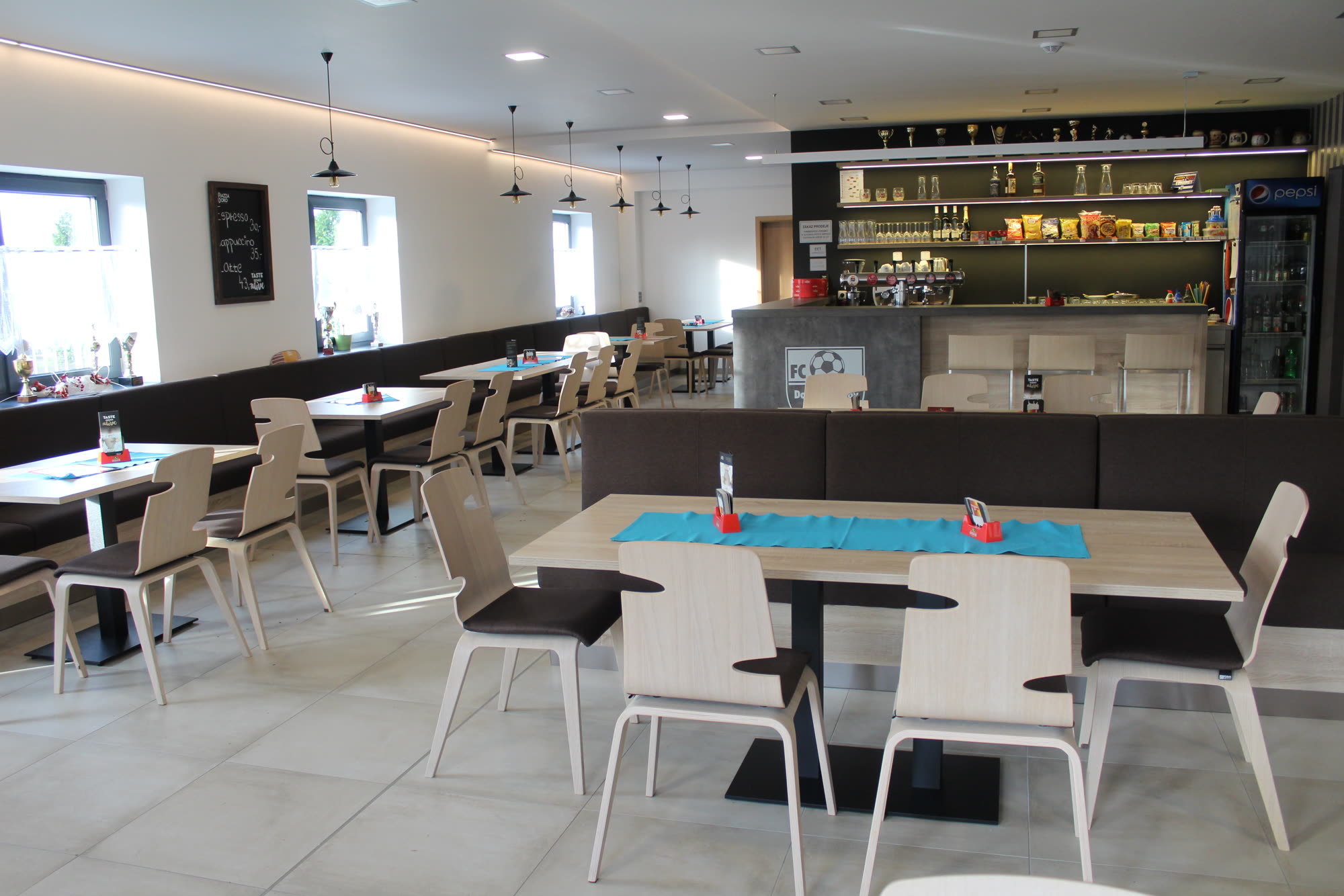 Restaurace a salonek — fotografie 15
