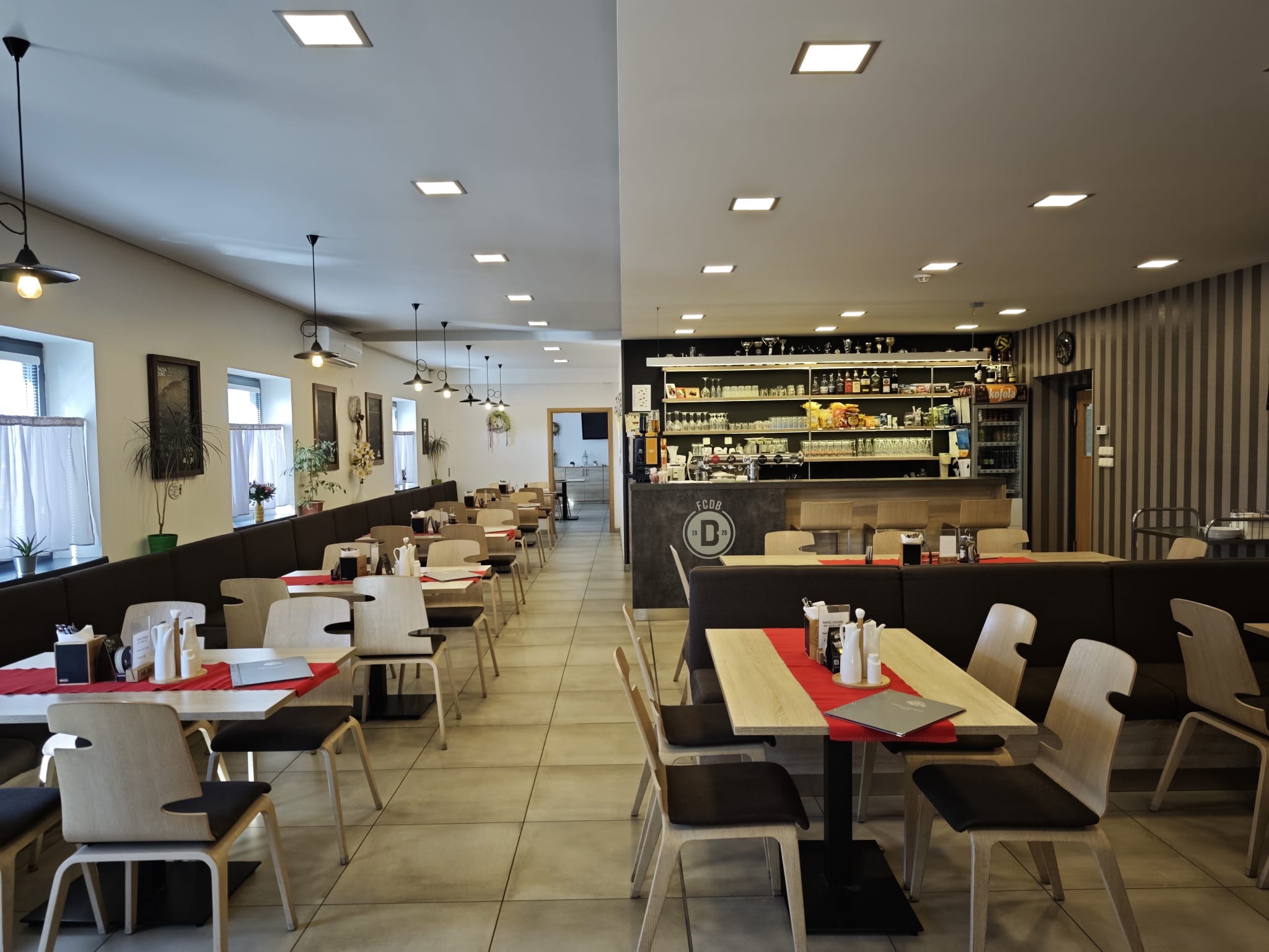 Restaurace a salonek — fotografie 3