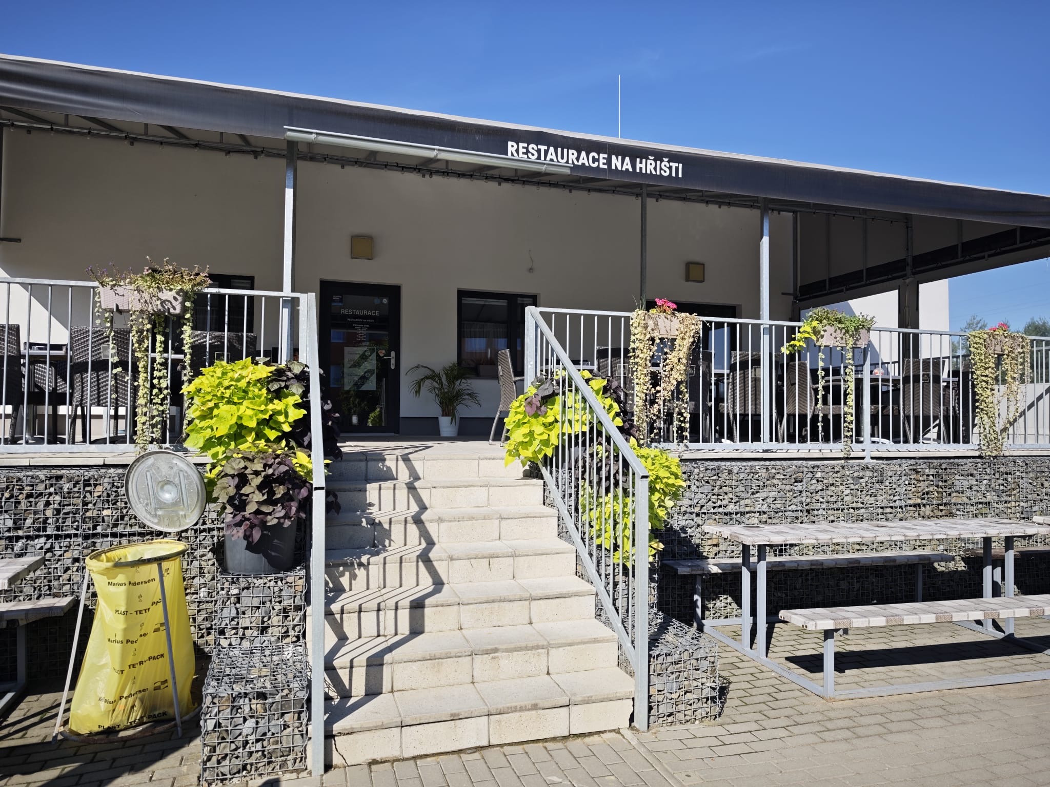 Restaurace a salonek — fotografie 10